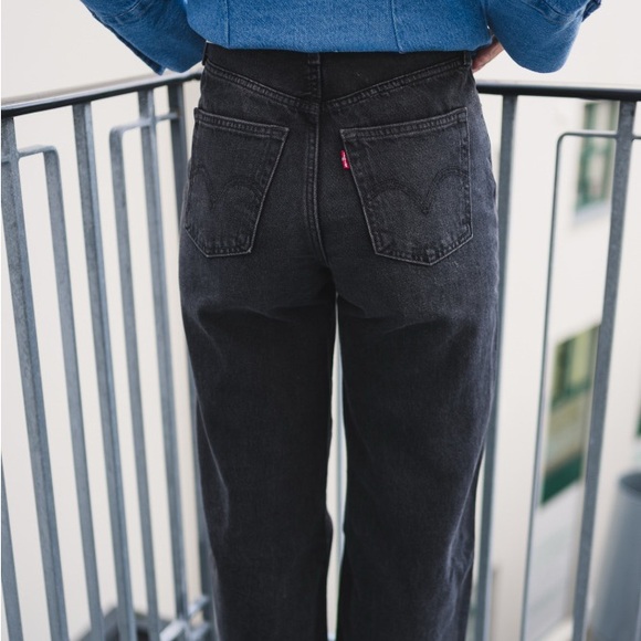 Levi’s Ribcage Wide Leg Jean - Picture 3 of 4